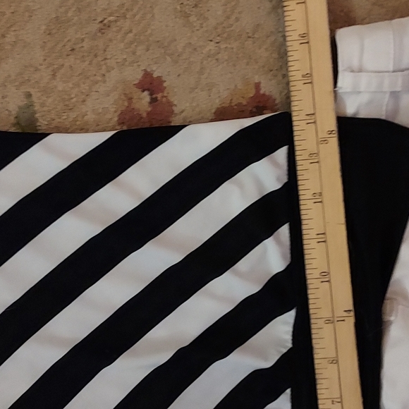 White crop jeans and halter top - Picture 11 of 11